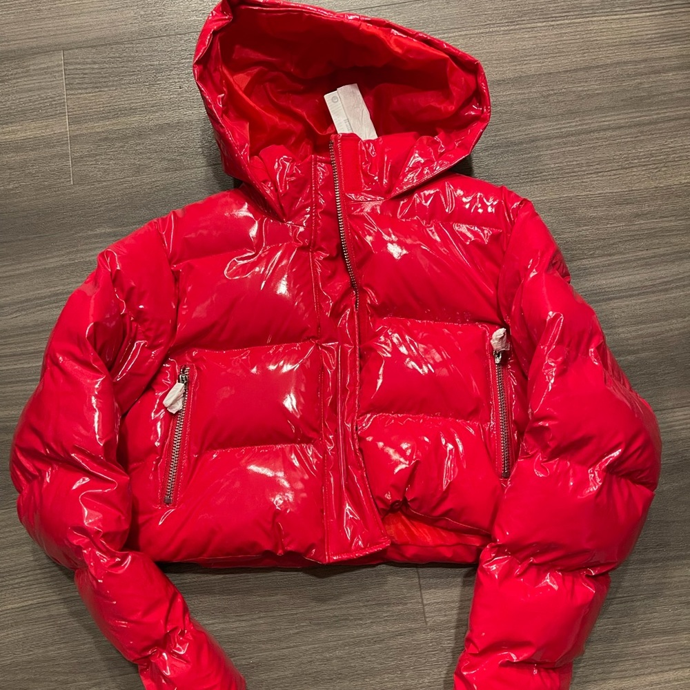 Cropped patent puffer coat